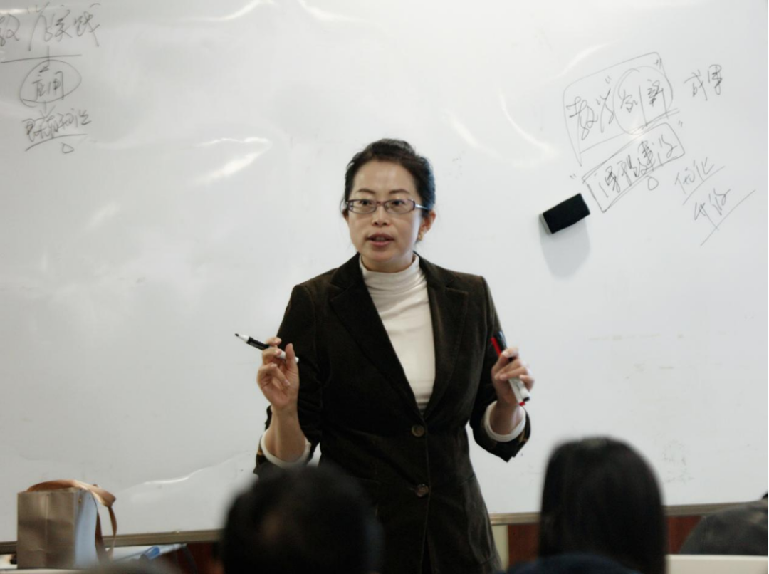 以创新之光，照亮育人之路——我校举办教学改革创新培训会