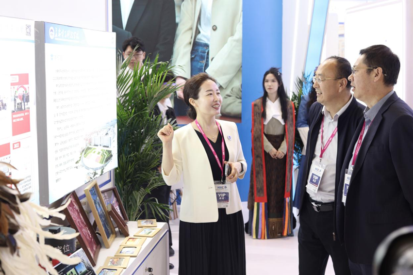 育光电应用人才,谱强国兴吉新篇|长春电子科技学院亮相第63届中国高等教育博览会 育光电应用人才,谱强国兴吉新篇|长春电子科技学院亮相第63届中国高等教育博览会