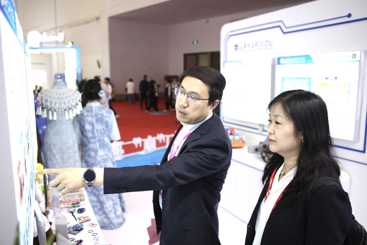 育光电应用人才,谱强国兴吉新篇|长春电子科技学院亮相第63届中国高等教育博览会 育光电应用人才,谱强国兴吉新篇|长春电子科技学院亮相第63届中国高等教育博览会